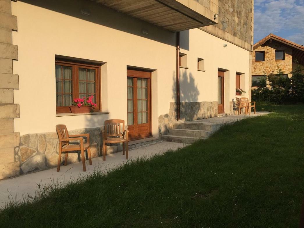 Hosteria La Moraleja Solares Exterior photo
